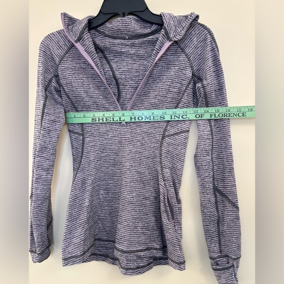 Lululemon Race Your Pace Long Sleeve 1/2 Zip, no label- maybe size 4 or 6 - Picture 3 of 3